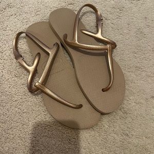 Gold Havaianas T-Strap Sandals - NWOT